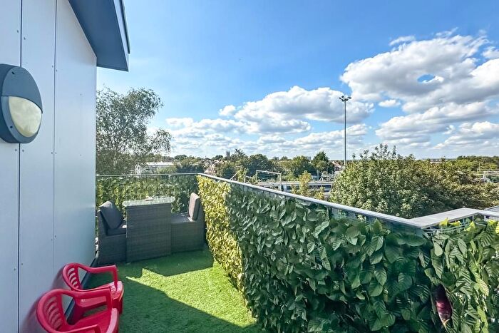2 Bedroom Flat For Sale In Cole House, Kenway, Southend-On-Sea, SS2