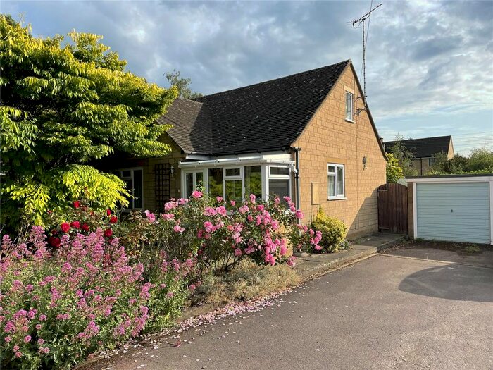 2 Bedroom Semi-Detached Bungalow For Sale In Frampton Drive, Broadway, WR12