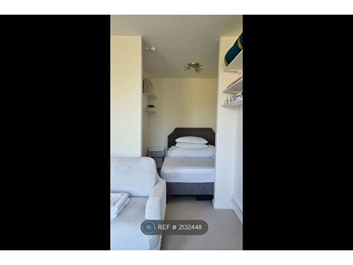 Studio To Rent In Extra Large Bright Studio, London, SE20