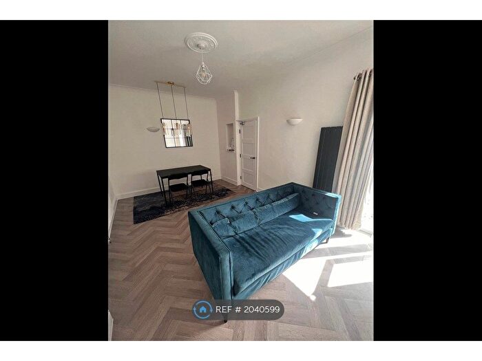 4 Bedroom Semi-Detached House To Rent In Station Avenue, Bristol, BS16