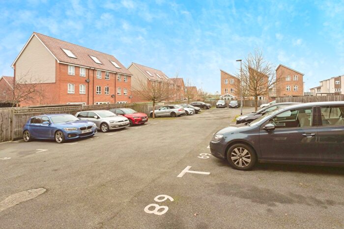 2 Bedroom Flat For Sale In Addington Avenue, Milton Keynes, Buckinghamshire, MK12