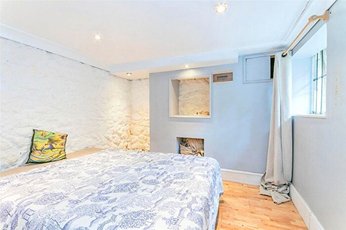 2 Bedroom End Of Terrace House For Sale In Cross Street, Maidstone, Kent, ME14