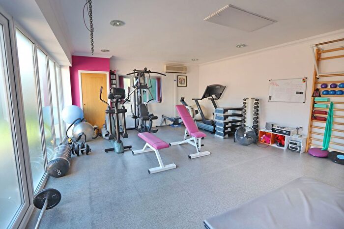 4 Bedroom Detached House For Sale In Ash Grove, Prestwich, M25