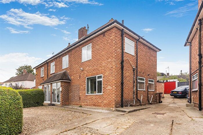 3 Bedroom Semi-Detached House For Sale In Cherry Road, Banbury, OX16