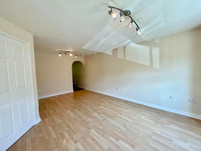 2 Bedroom Apartment For Sale In Royal Court Drive, Bolton, Lancashire, BL1 - Photo 2