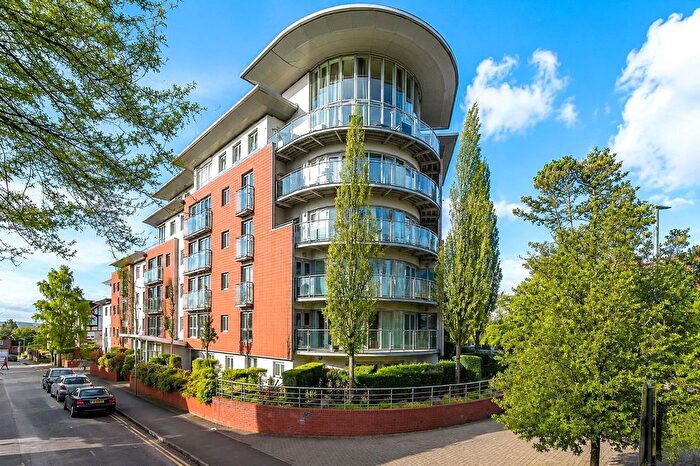 2 Bedroom Flat To Rent In Constitution Hill, Woking, Surrey, GU22