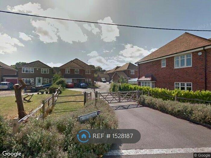 4 Bedroom Detached House To Rent In The Warren, Reading, RG7