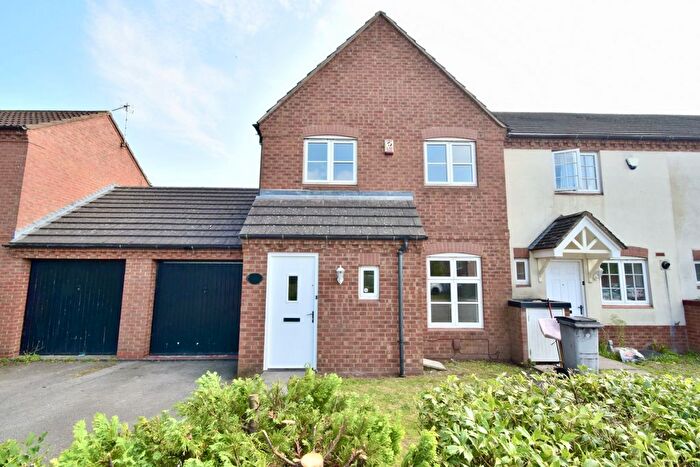 3 Bedroom End Of Terrace House To Rent In Oxon Way, Rowlatts Hill, Leicester, LE5
