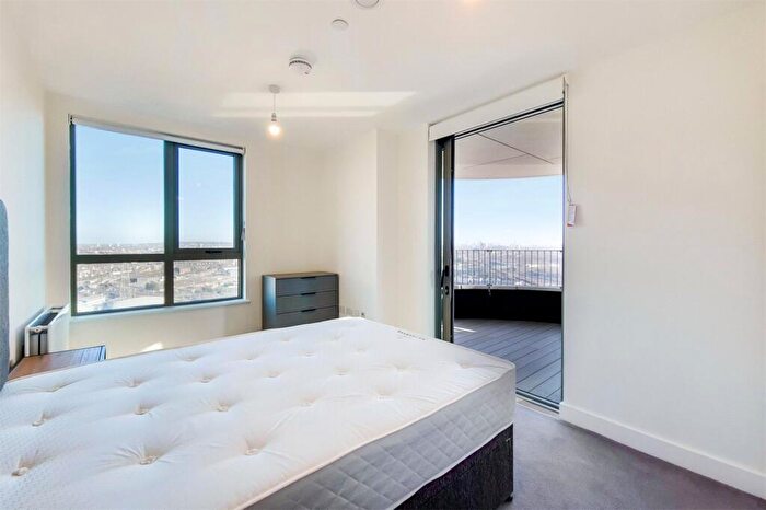 2 Bedroom Apartment To Rent In Green Street, London, NW10