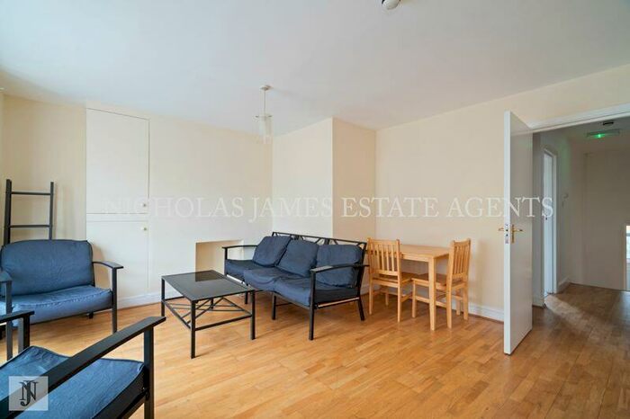 3 Bedroom Flat To Rent In Mayes Road, Wood Green, London, N22