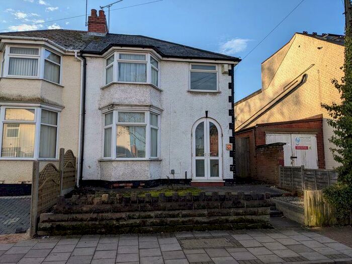 3 Bedroom Semi-Detached House To Rent In Warwards Lane, Selly Park, Birmingham, B29