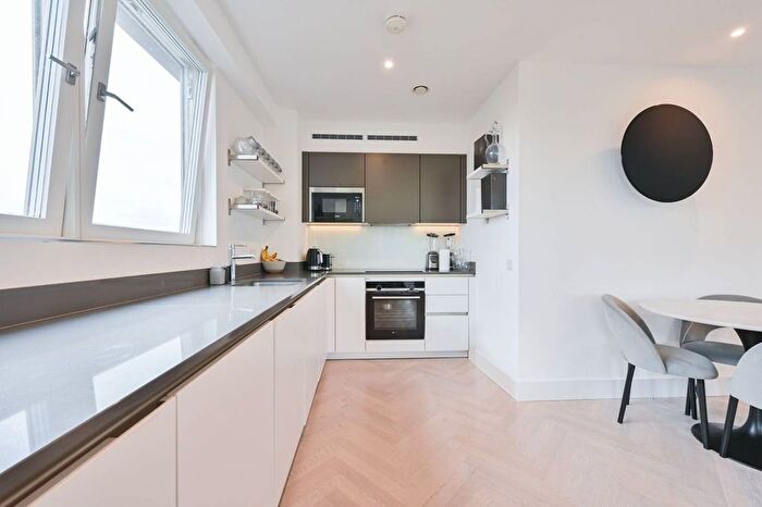 2 Bedroom Flat For Sale In Market Road, Caledonian Road, London, N7