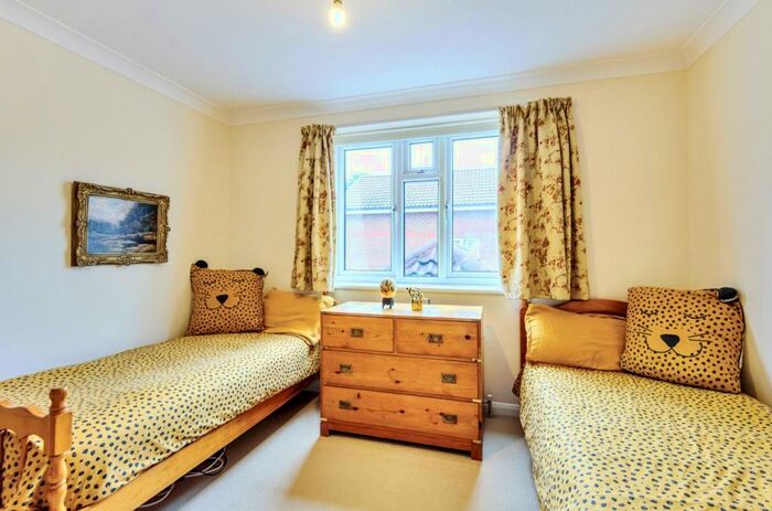 5 Bedroom Detached House For Sale In Merrow, Guildford, Surrey, GU4