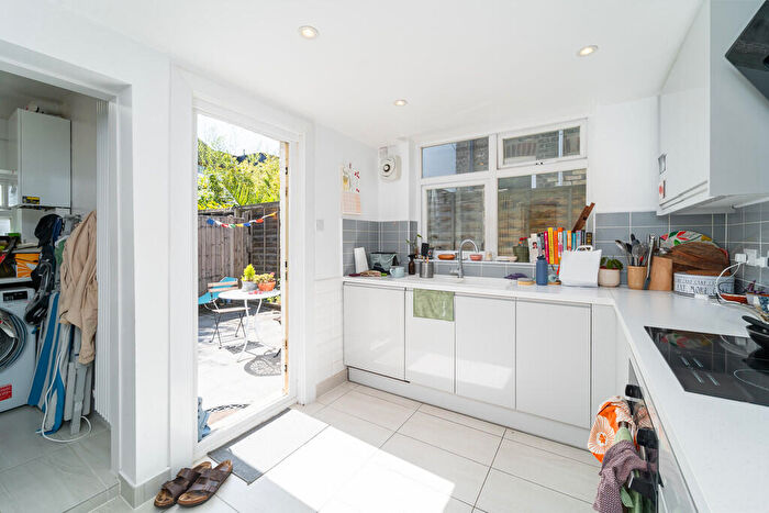 2 Bedroom Apartment To Rent In Imperial Road, Wood Green, London, N22