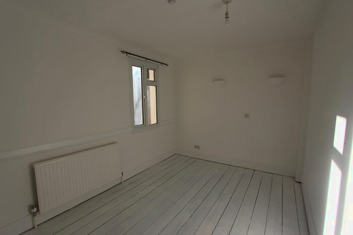 Studio To Rent In Heath Road, Barming, Maidstone, ME16