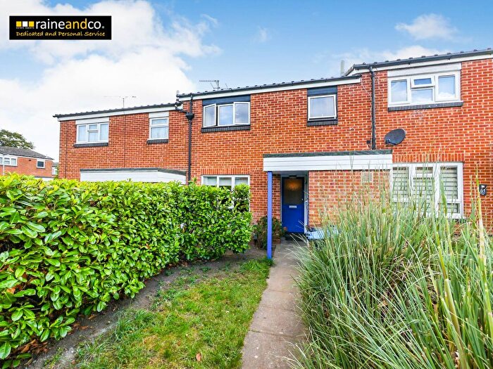 3 Bedroom Terraced House For Sale In Drovers Way, Hatfield, AL10