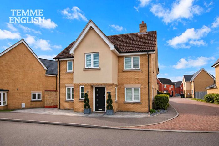 5 Bedroom Detached House For Sale In School Avenue, Dunton Fields, Laindon, SS15