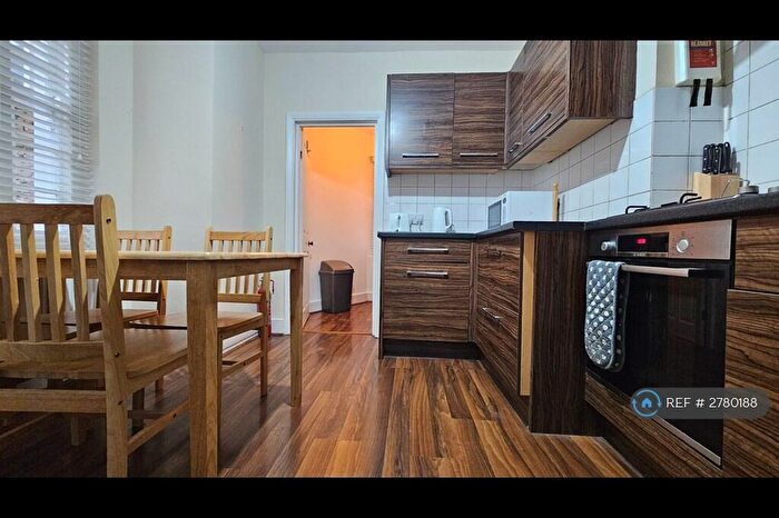 4 Bedroom Semi Detached House To Rent In Queens Row, London, SE17