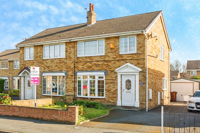 3 Bedroom Semi Detached House For Sale In Thornleigh Croft, Wakefield, WF2