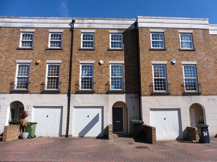 3 Bedroom Town House To Rent In Marigold Way, Maidstone, ME16