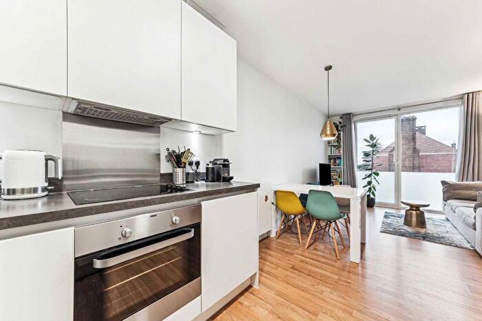 1 Bedroom Flat For Sale In Mountearl Gardens, London, SW16