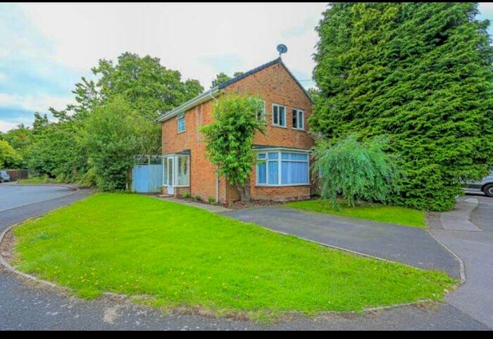 3 Bedroom Semi-Detached House To Rent In Arlescote Road, Solihull, B92