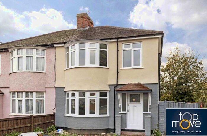 3 Bedroom End Of Terrace House To Rent In Cleveland Road, Isleworth TW7