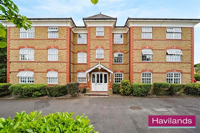 2 Bedroom Flat For Sale In Sydenham Avenue, London, N21
