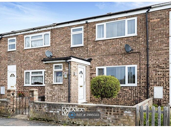3 Bedroom Terraced House To Rent In Duck Lane, St. Neots, PE19