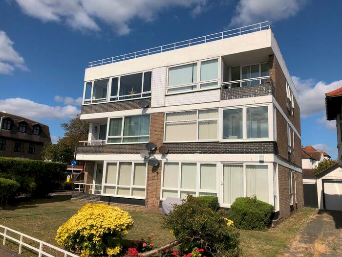 2 Bedroom Flat To Rent In Chalkwell Avenue, Westcliff-On-Sea, Essex, SS0