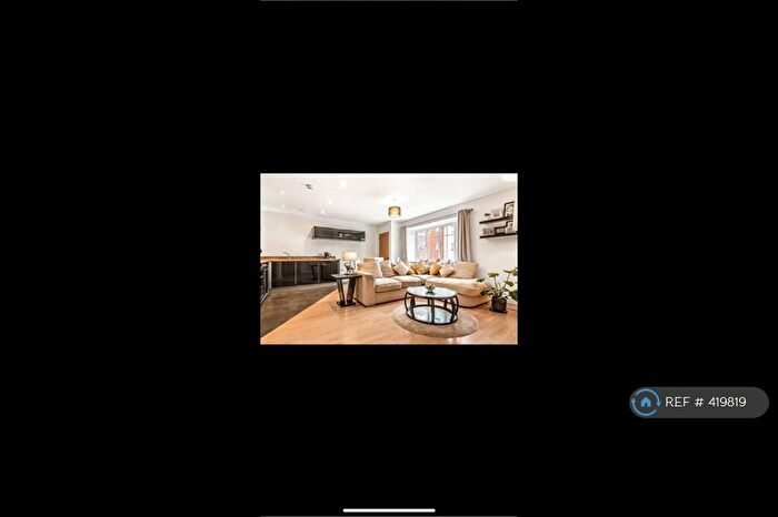 2 Bedroom Flat To Rent In Ellis Close, Ruislip, HA4