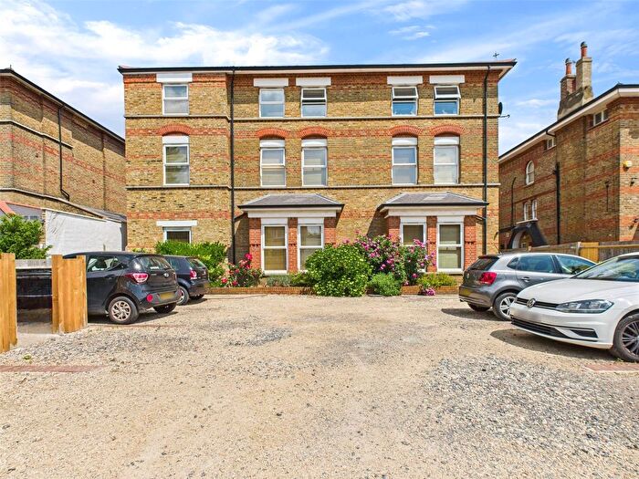 1 Bedroom Flat To Rent In Stanley Road, Teddington, TW11