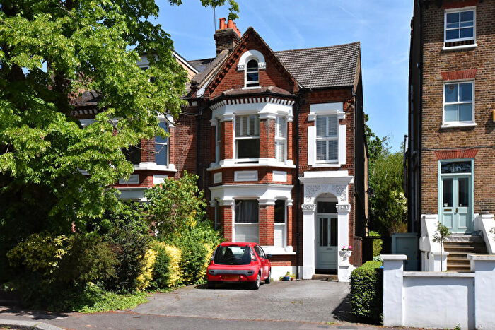 2 Bedroom Flat For Sale In East Dulwich, London, SE22
