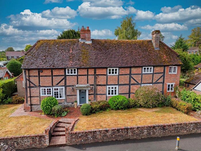 4 Bedroom Detached House For Sale In Bank Street, Bishops Waltham, SO32