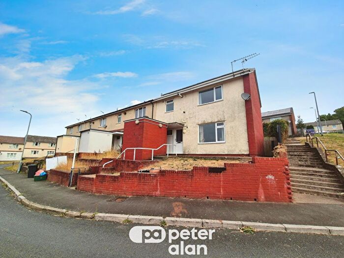 3 Bedroom End Terrace House To Rent In Plym Walk, Newport, NP20