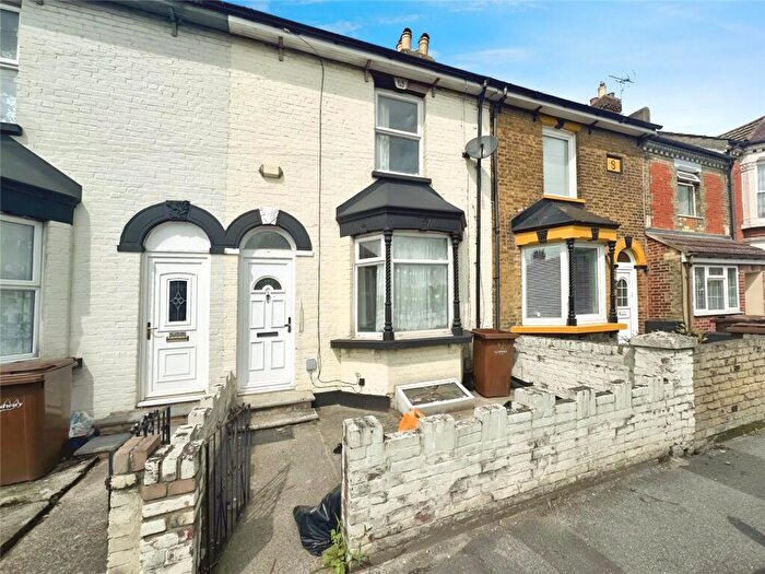 3 Bedroom Terraced House To Rent In Ingram Road, Gillingham, Kent, ME7