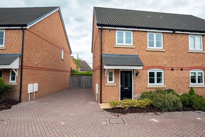 3 Bedroom Semi-Detached House To Rent In Lilburn Avenue, Royston, SG8