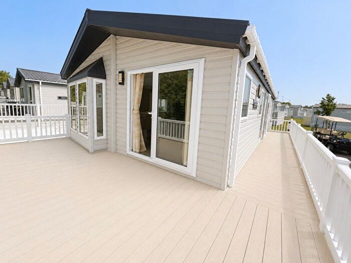 2 Bedroom Mobile/park Home For Sale In Carlton, Saxmundham, IP17