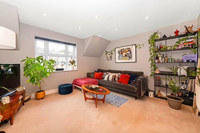 2 Bedroom Flat For Sale In Hayes Grove, East Dulwich, London, SE22