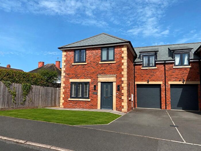 4 Bedroom Link Detached House For Sale In Whitegate Road, Minehead, TA24