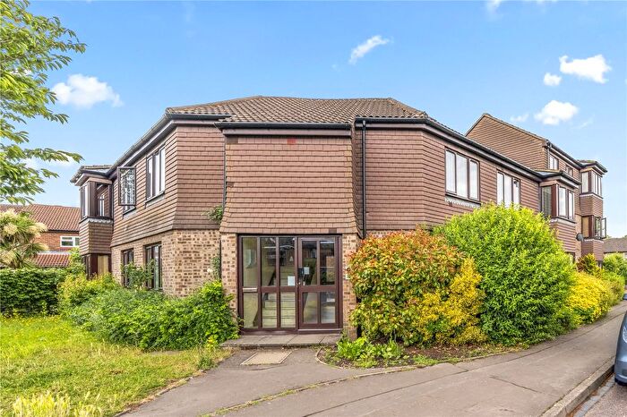 2 Bedroom Flat For Sale In Stanford Close, Hampton, TW12
