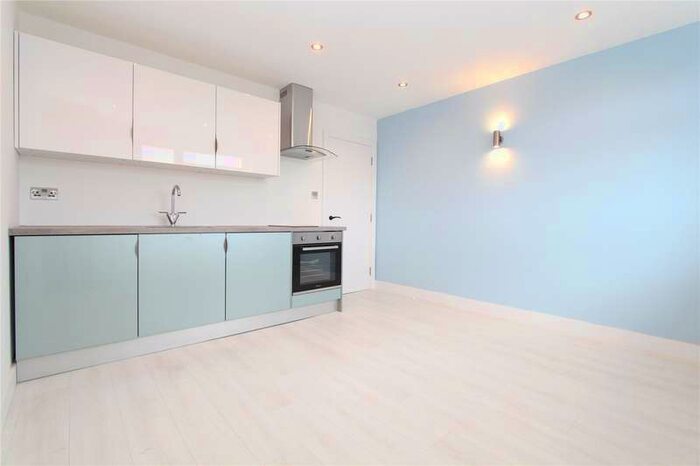 Flat To Rent In Dalston Gardens, Stanmore, HA7
