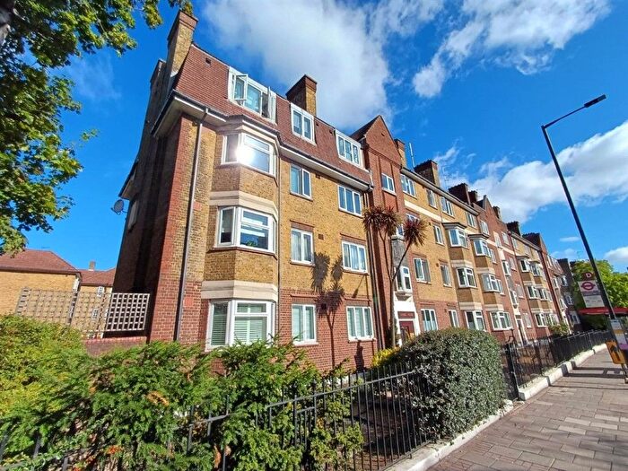 3 Bedroom Flat For Sale In Armoury Way, London, SW18