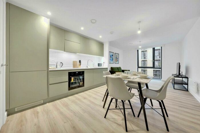 2 Bedroom Apartment To Rent In Viva Court, Kimpton Road, Luton, LU2