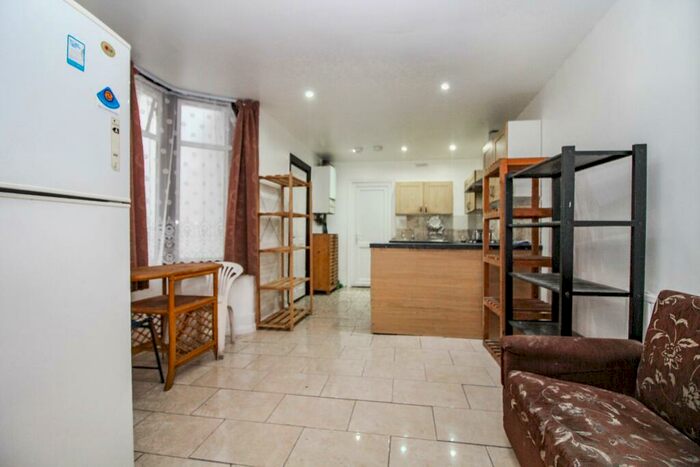 4 Bedroom Terraced House To Rent In Kensington Avenue, East Ham / Manor Park, E12