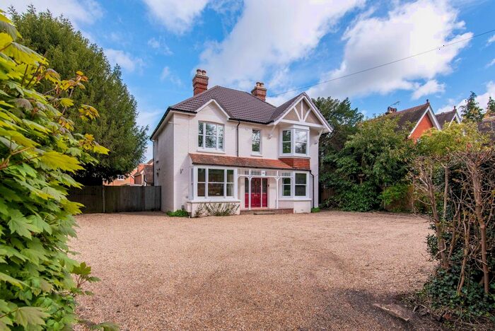 1 Bedroom Flat To Rent In Massetts Road, Horley, RH6