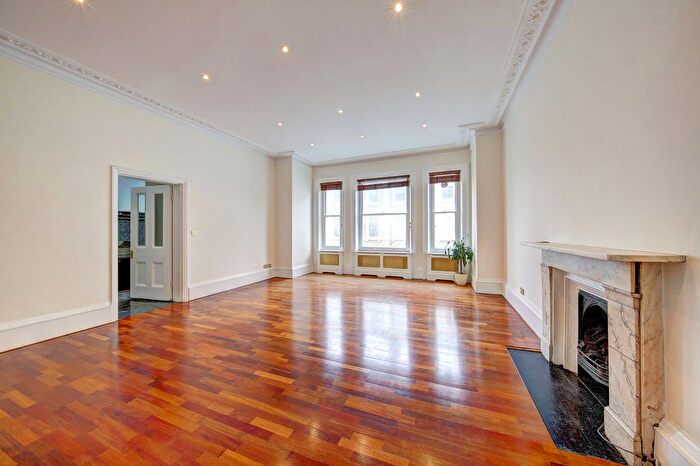 3 Bedroom Flat To Rent In Cornwall Gardens, London, SW7