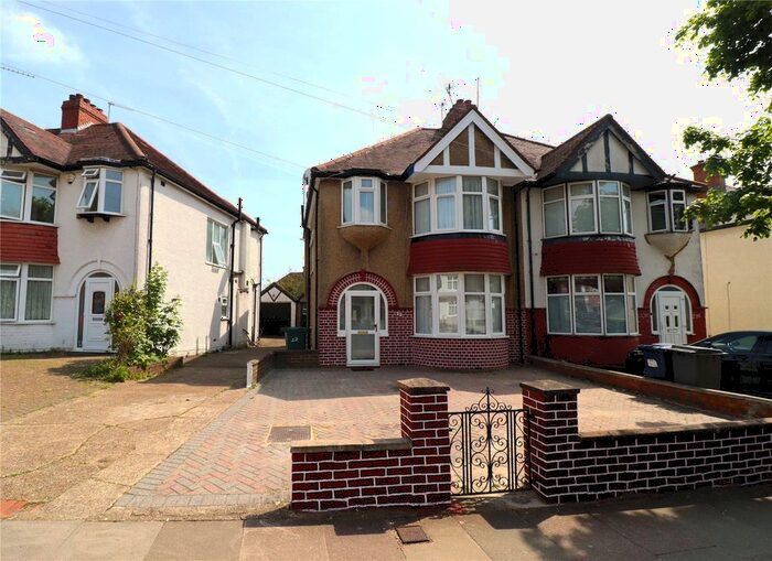 3 Bedroom Detached House To Rent In Green Lane, Edgware, HA8