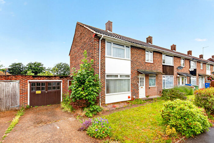 3 Bedroom End Of Terrace House For Sale In Mainprize Road, Bracknell, RG12