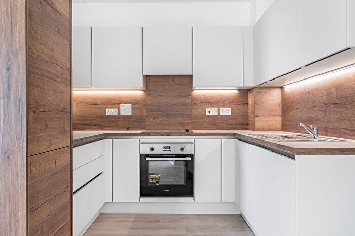 1 Bedroom Flat For Sale In Bermondsey Heights, - Ilderton Road, SE15